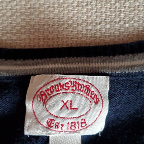 Brooks Brothers V-Neck Mens Sweater - Picture 2 of 2